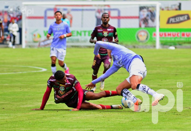 El Ponchito noquea al final a IDV