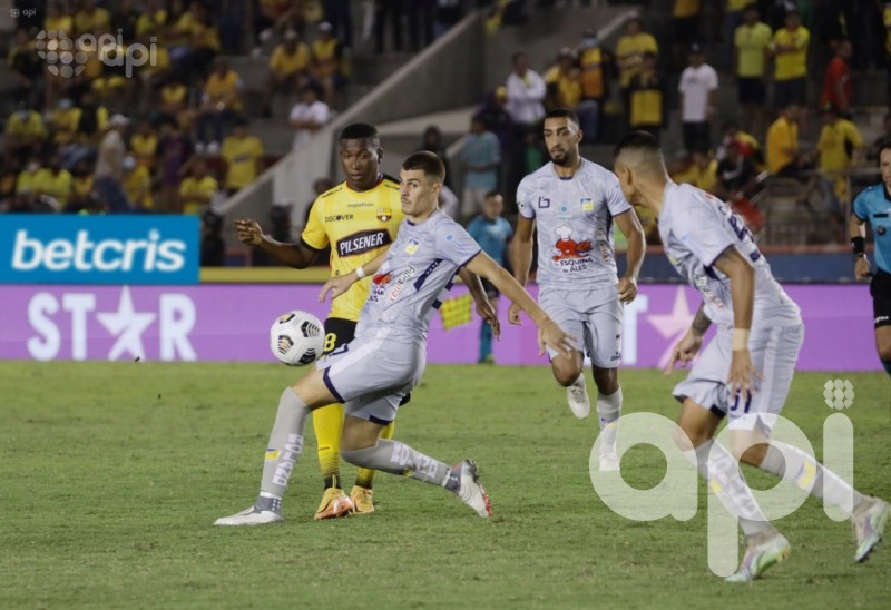 Delfín vence a Barcelona  y festeja en el Monumental