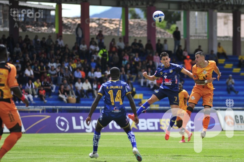 Delfín quiebra 3-1 a Libertad en Loja