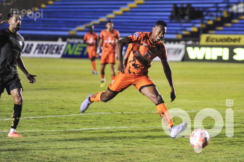 Libertad liquida 3-2 a Papá Aucas