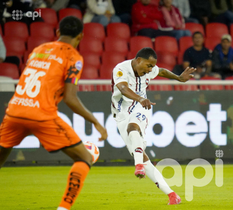 Liga supera 3-1 a Libertad