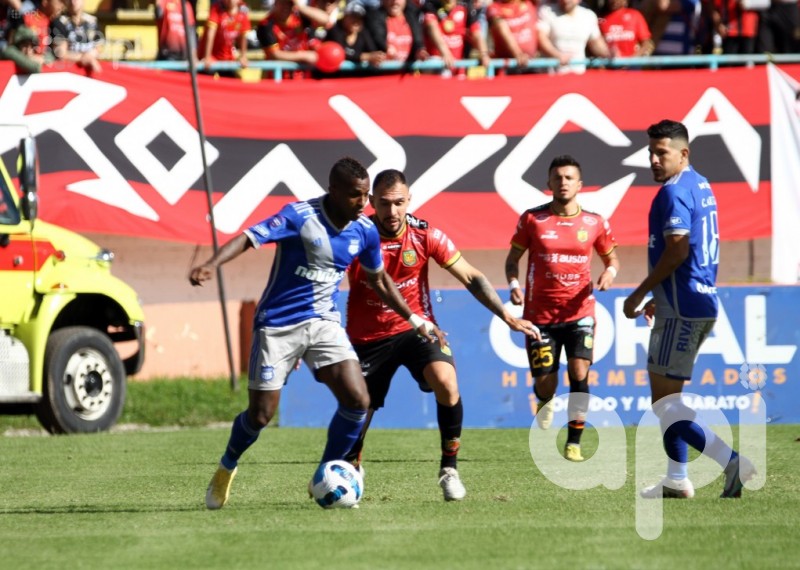 Deportivo Cuenca se impone 3-2 a Emelec