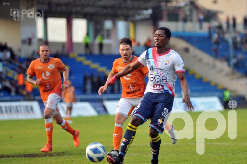 El Nacional asegura la punta con empate en Loja