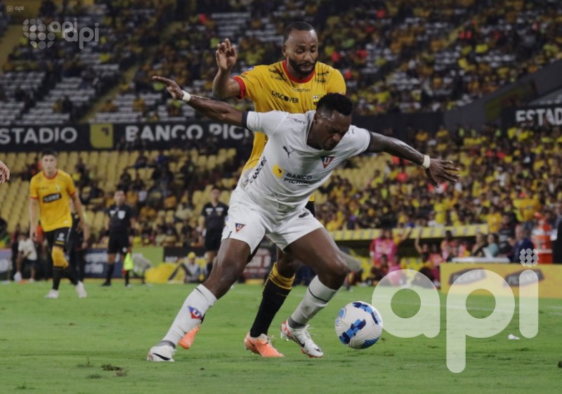 Barcelona supera 1-0 a Liga de Quito en el Monumental