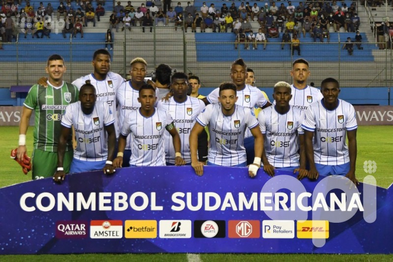 Súper 9 visita al DIM en Medellín por la Sudamericana