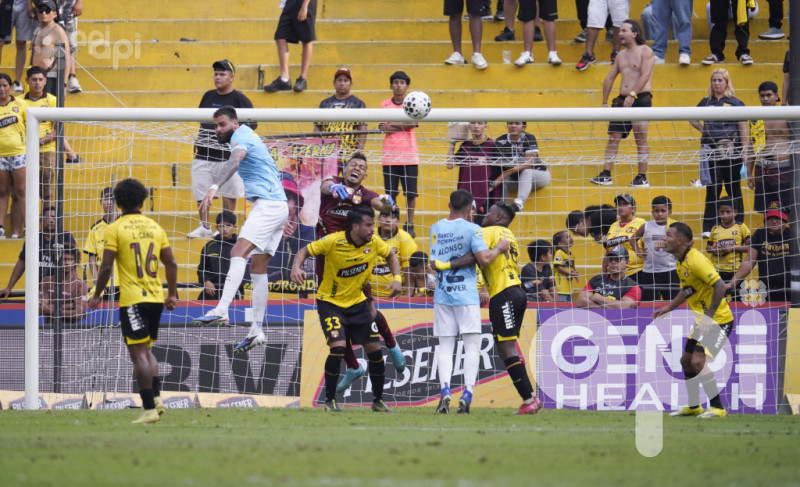 A, Barcelona le alcanzó para el 1-1 con U. Católica