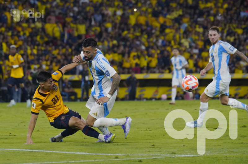 Tricolor tumba al campeón y lo escolta