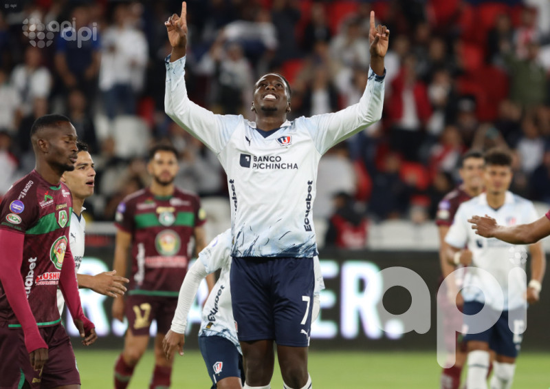La U, imparable a la final por la 12