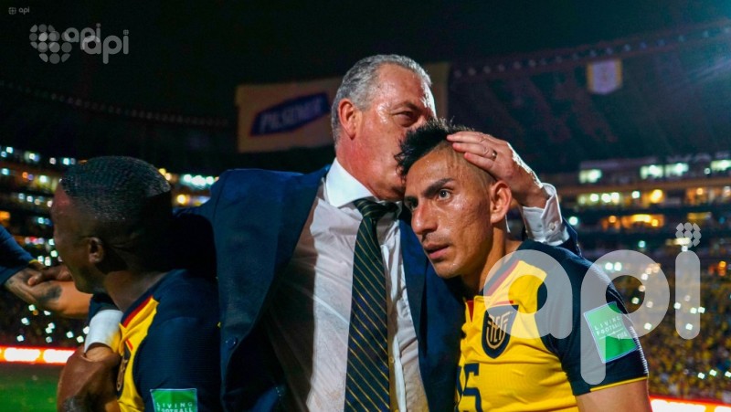 Alfaro, técnico de Ecuador, anuncia una generación de jugadores para una década