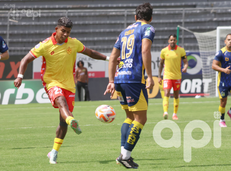 Aucas sobrepasa 2-1 a Delfín en Quito