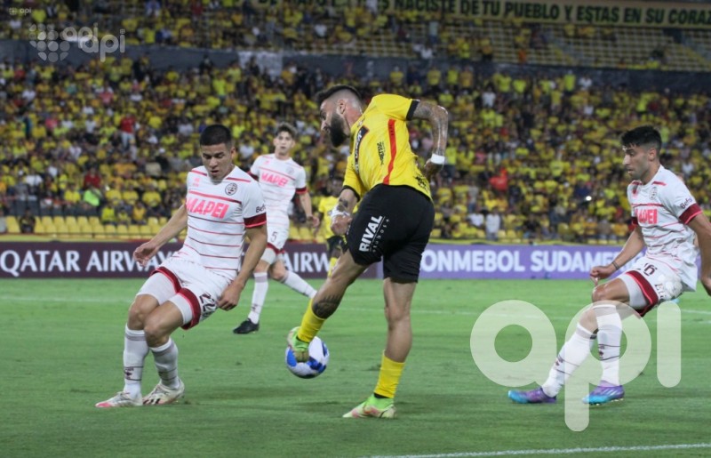 Barcelona resbala en casa y se complica en Sudamericana