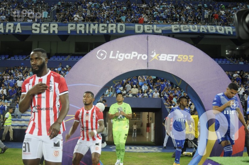 Emelec sufre, pero vence 1-0 a Técnico U. en Guayaquil