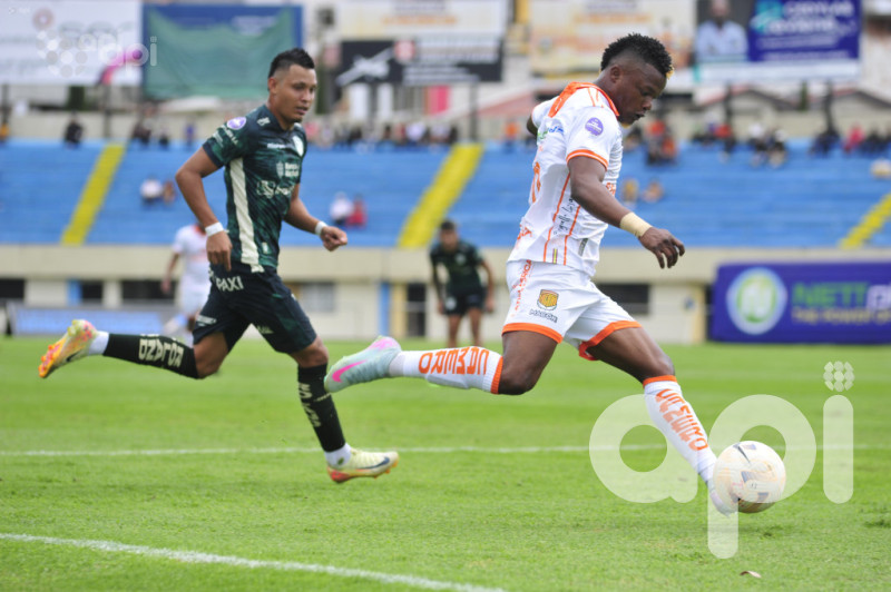 Libertad se come 2-0 al bananerito Orense