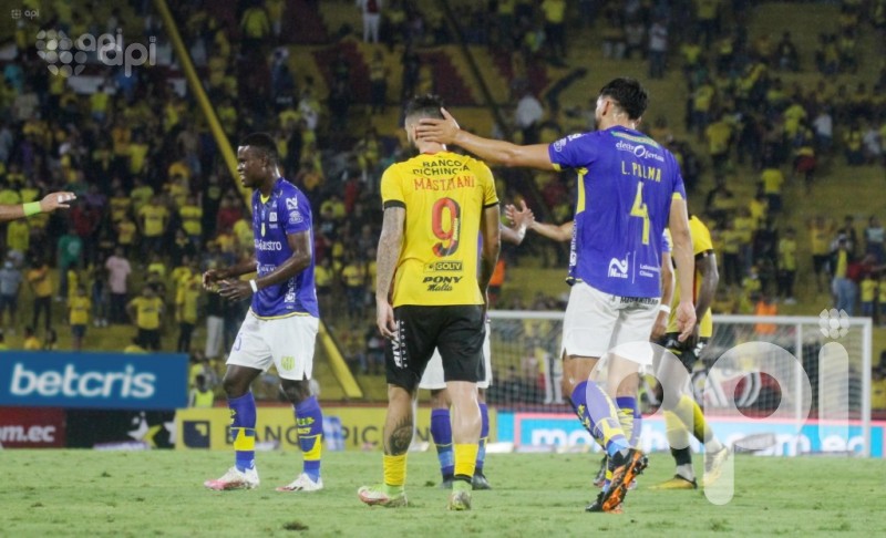 El ídolo tropieza, pero el resto lo desaprovecha