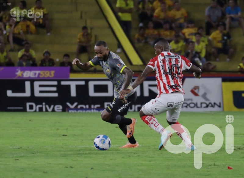 Barcelona supera 1-0 a Técnico U en el Monumental
