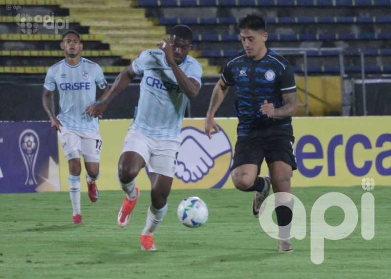 U. Católica golea 3-1 a Cerro Largo en Uruguay