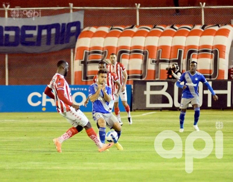 T. Universitario y Emelec se aferran al cero en Ambato