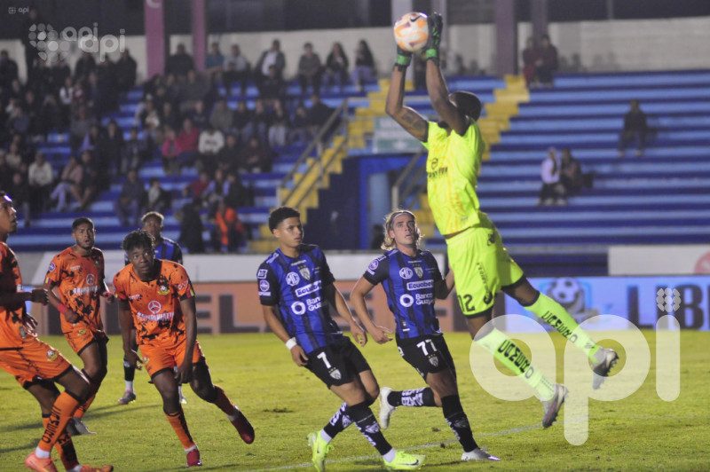 Independiente avanza firme al título