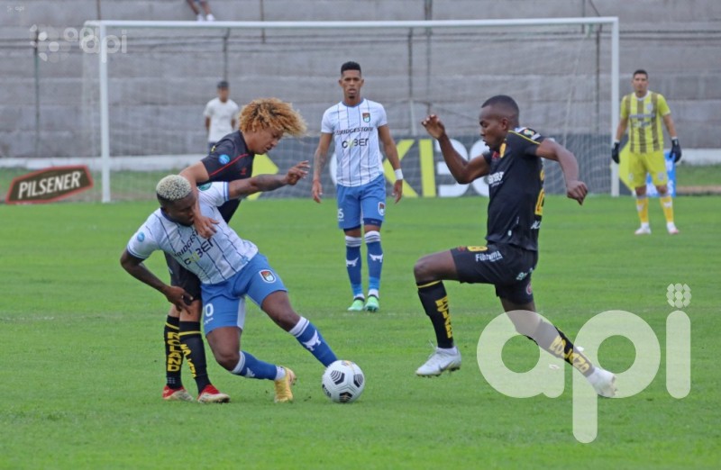 Aucas gana 2-1 a 9 de Octubre en Milagro y sigue de líder