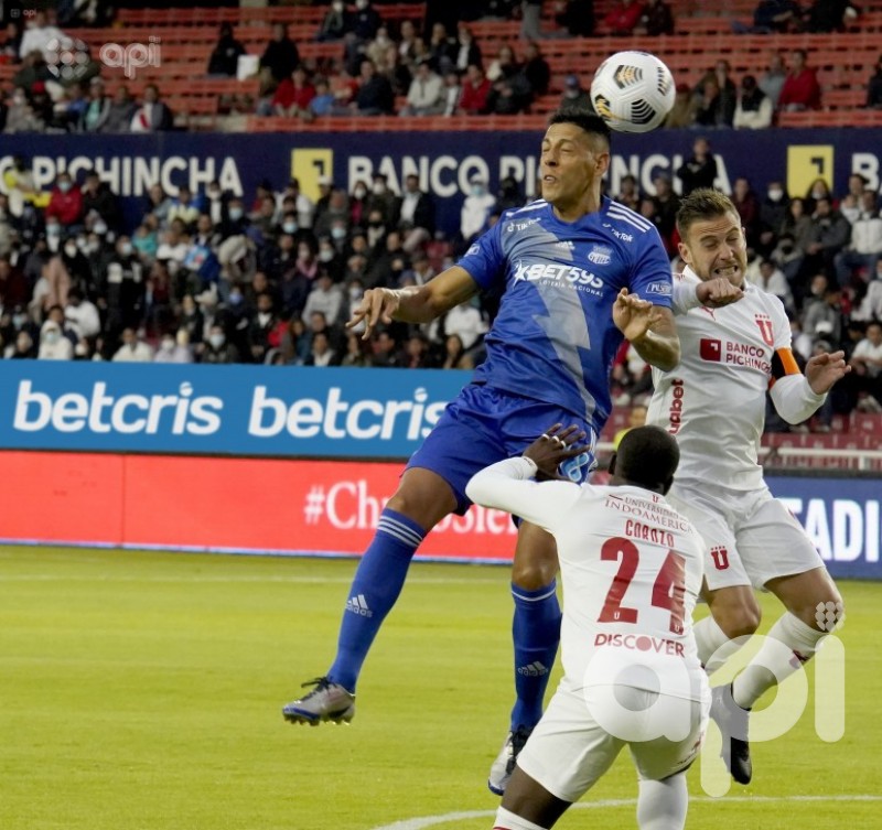 Liga derrota 2-0 a Emelec