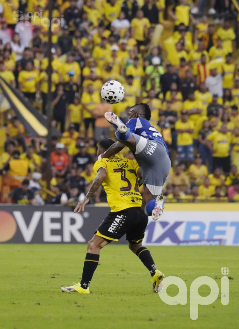 Barcelona sonríe 1-0 en el clásico ante Emelec