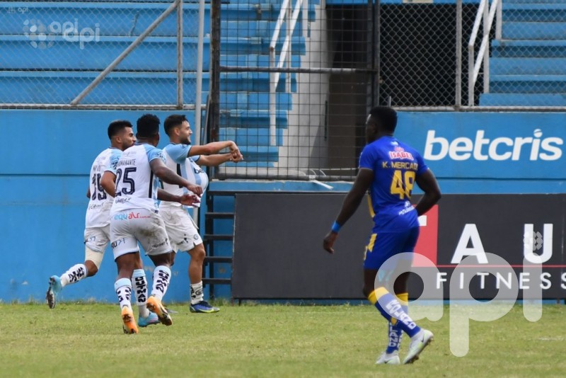 El City enreda al cetáceo