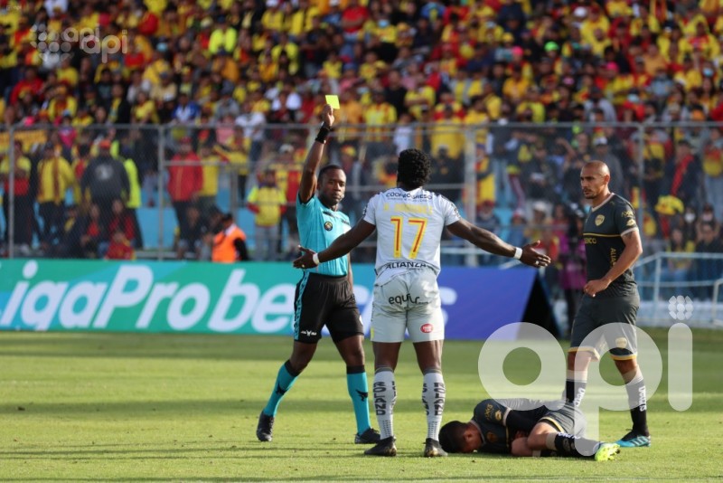 'Papá' Aucas se frena, pero mantiene ventaja en lo alto