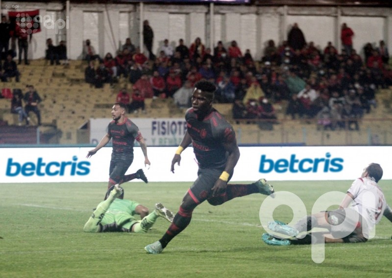Gol 200 es de Jefferson Vernaza y tres puntos al D. Cuenca