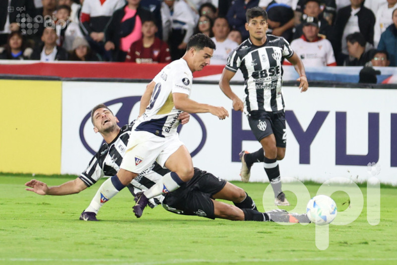La U gana el grupo delante del Fla