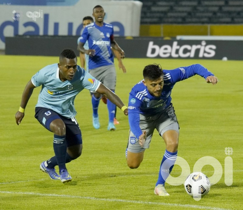U. Católica se deshace 2-0 de Emelec