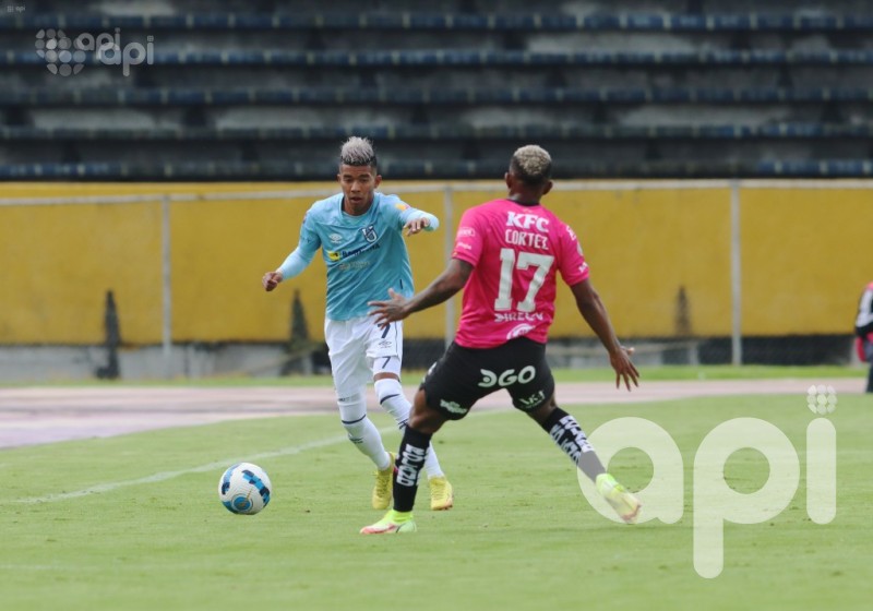 IDV a la punta tras descarrilar al Trencito Azul