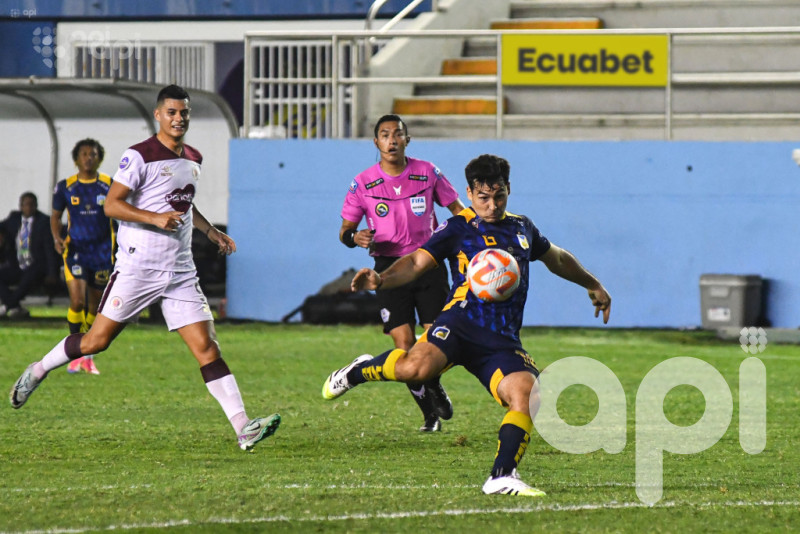 El Cetáceo se marea y deja escapar la victoria