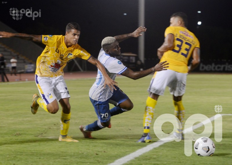 Delfín y Aucas por apretar, Emelec por ser escolta