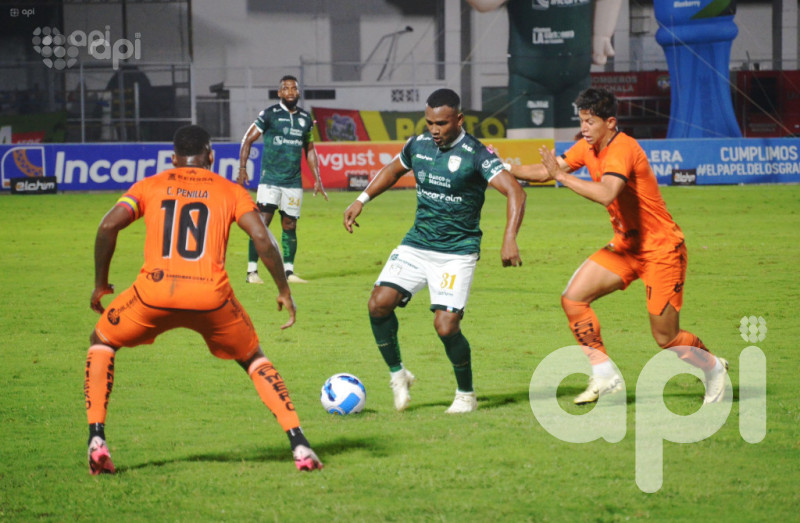 Orense logra triunfo agónico 1-0 sobre Libertad