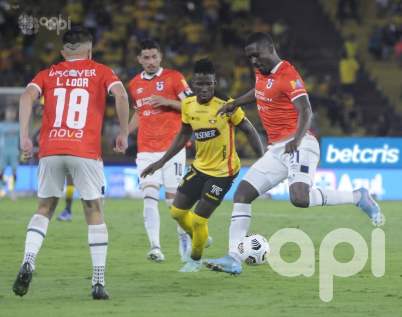 Barcelona y U. Católica igualan a cero en el Monumental