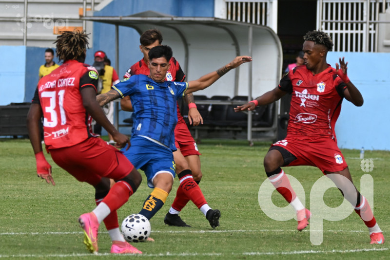 Manta  celebra 1-0 sobre Delfín en clásico manabita