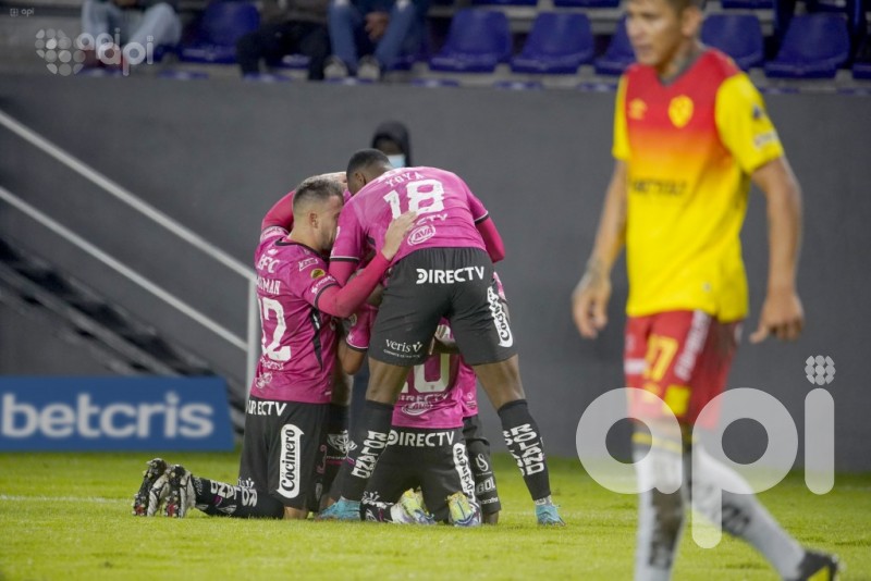 IDV vuelve a sonreír pero sufriendo