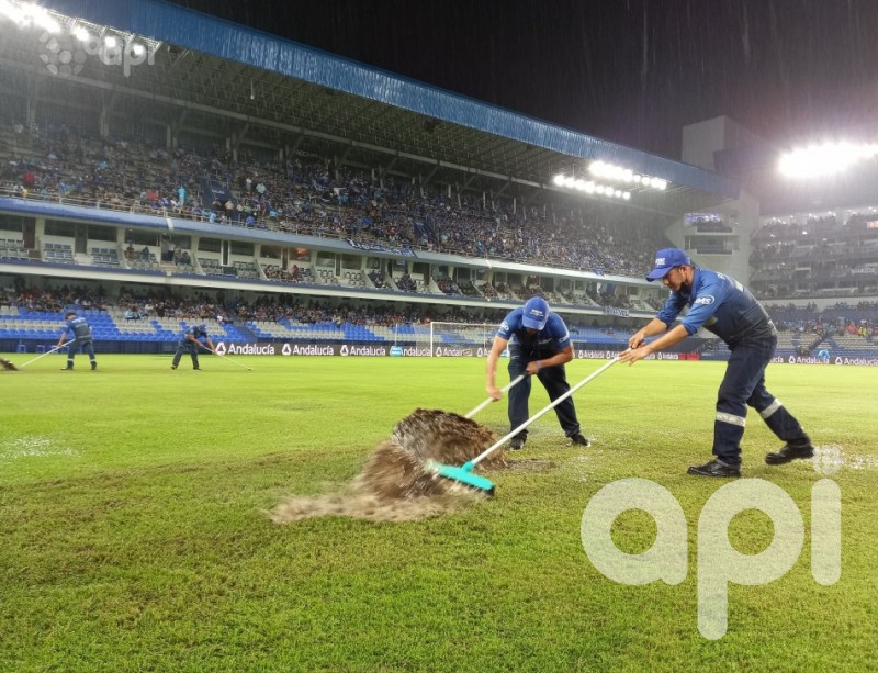 Emelec vs. Delfín, postergado para el lunes por lluvia