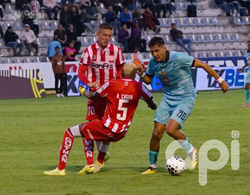 Técnico Universitario sonríe 2-1 ante Libertad