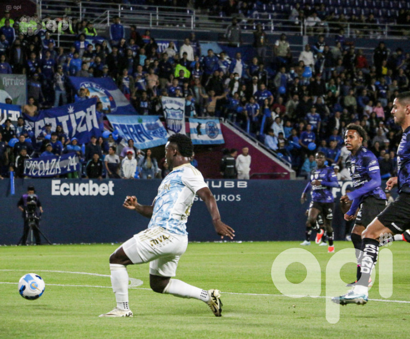 Del Valle se prende y circuita a los azules