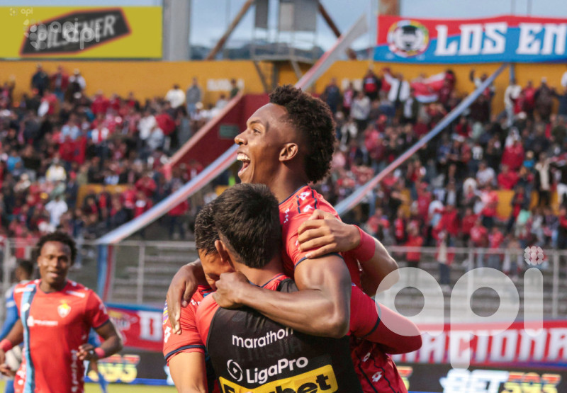 El Nacional enchufa 2-0 a Emelec