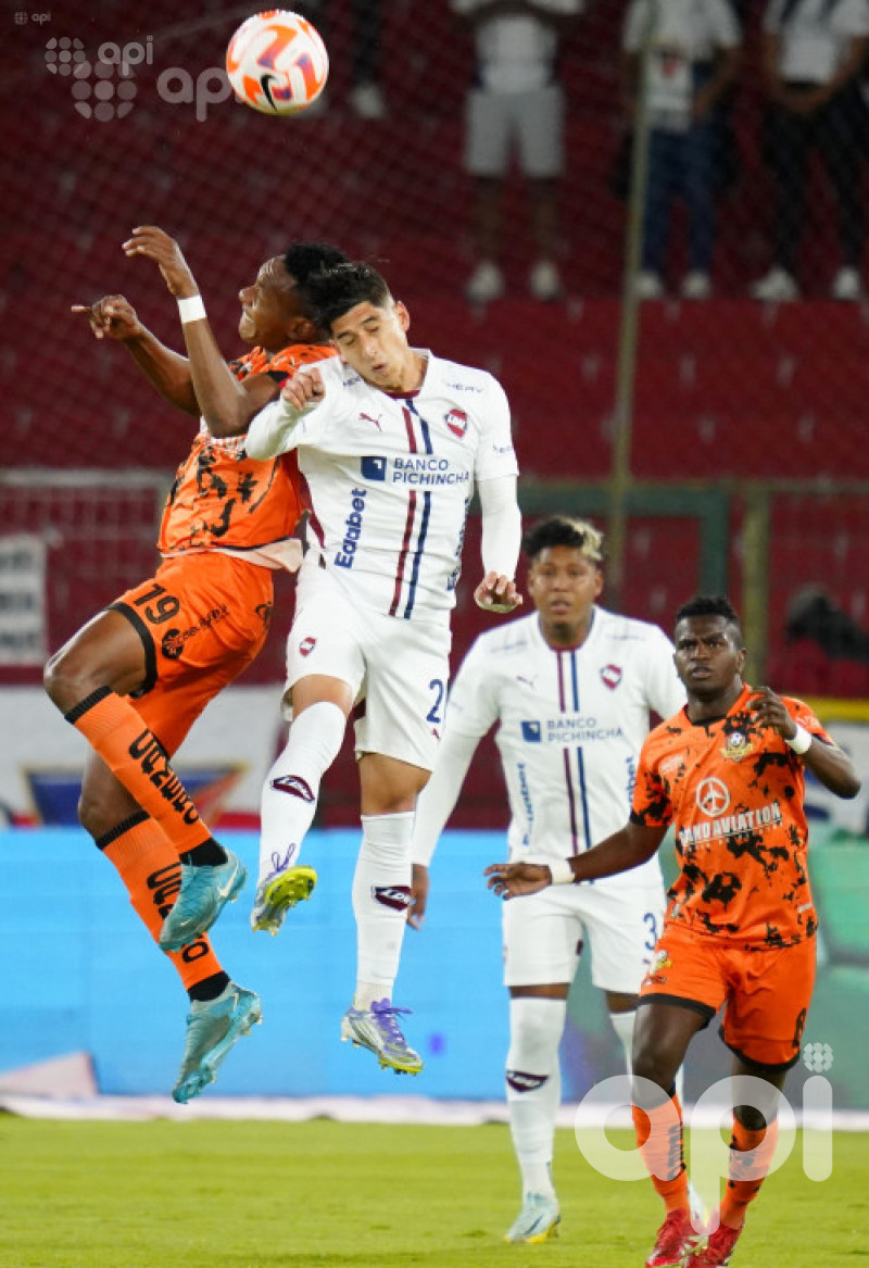 La U reduce el tramo con IDV