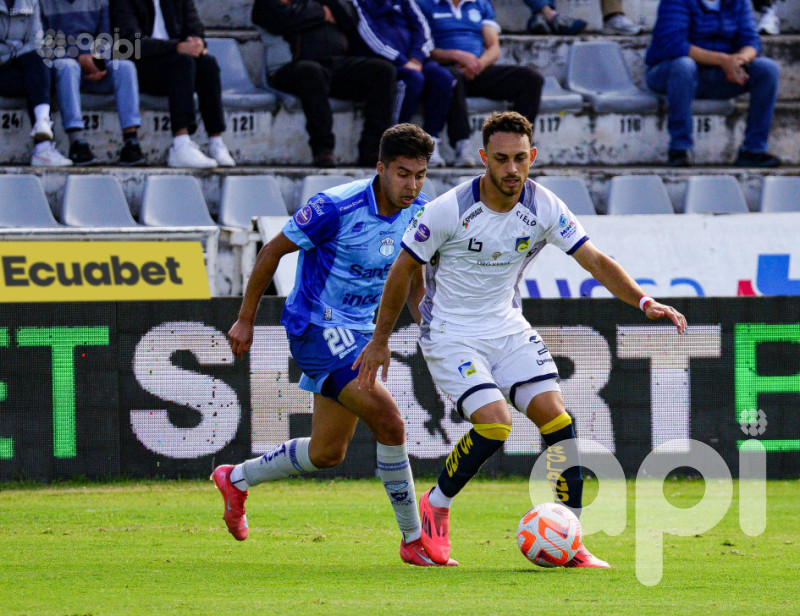 Celeste y cetáceo suman poco