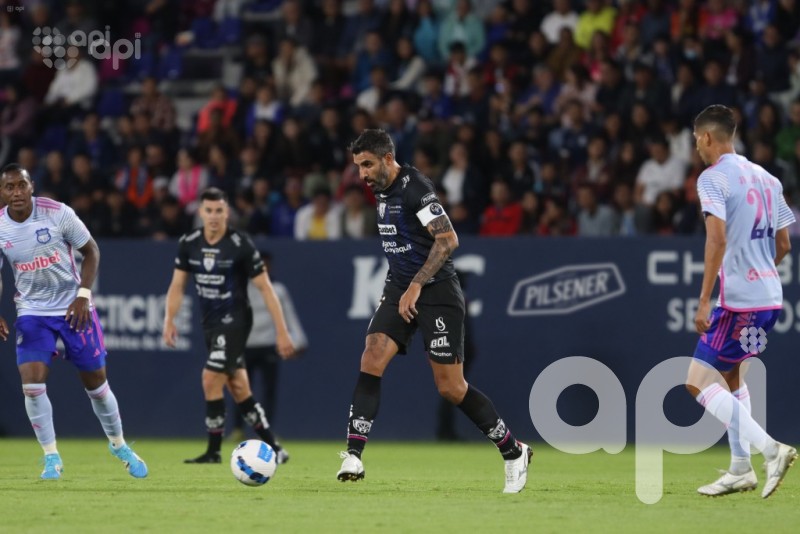 IDV vuelve a la pelea y complica al bombillo