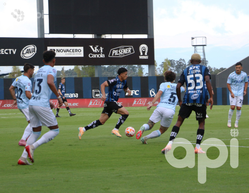U. Carolina frena en seco 2-0 a IDV
