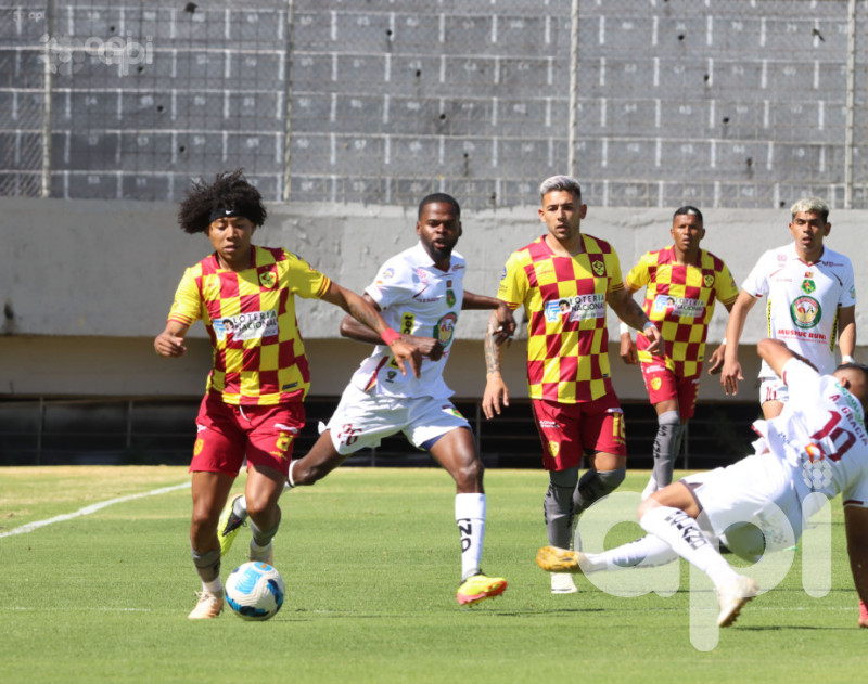 Mushuc Runa complica la vida 2-1 al Aucas en Quito