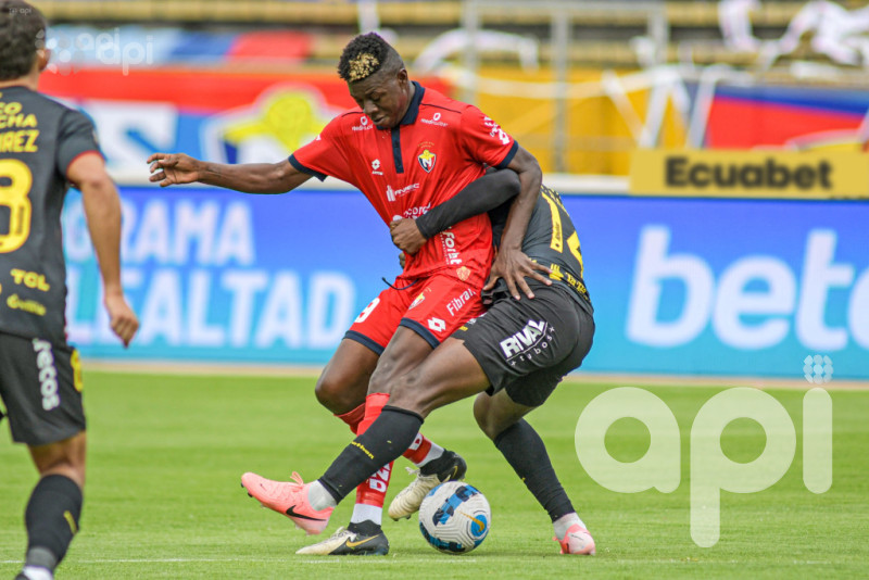 El Nacional golea 3-0 a Barcelona en Quito