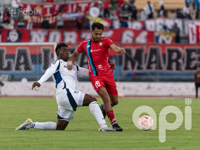 El Nacional remonta 2-1 a Emelec