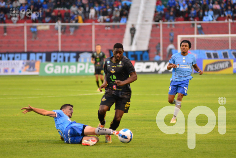 Macará golea 3-0 a Libertad lojano