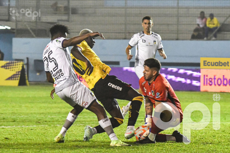Barcelona pesca 1-0 a, Delfín en Manta